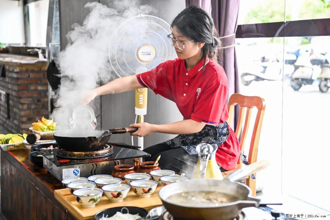 全网追的“扁担女孩”，找了一份暑假工，时薪12元 - 襄樊生活资讯 - 襄樊28生活网 xf.28life.net